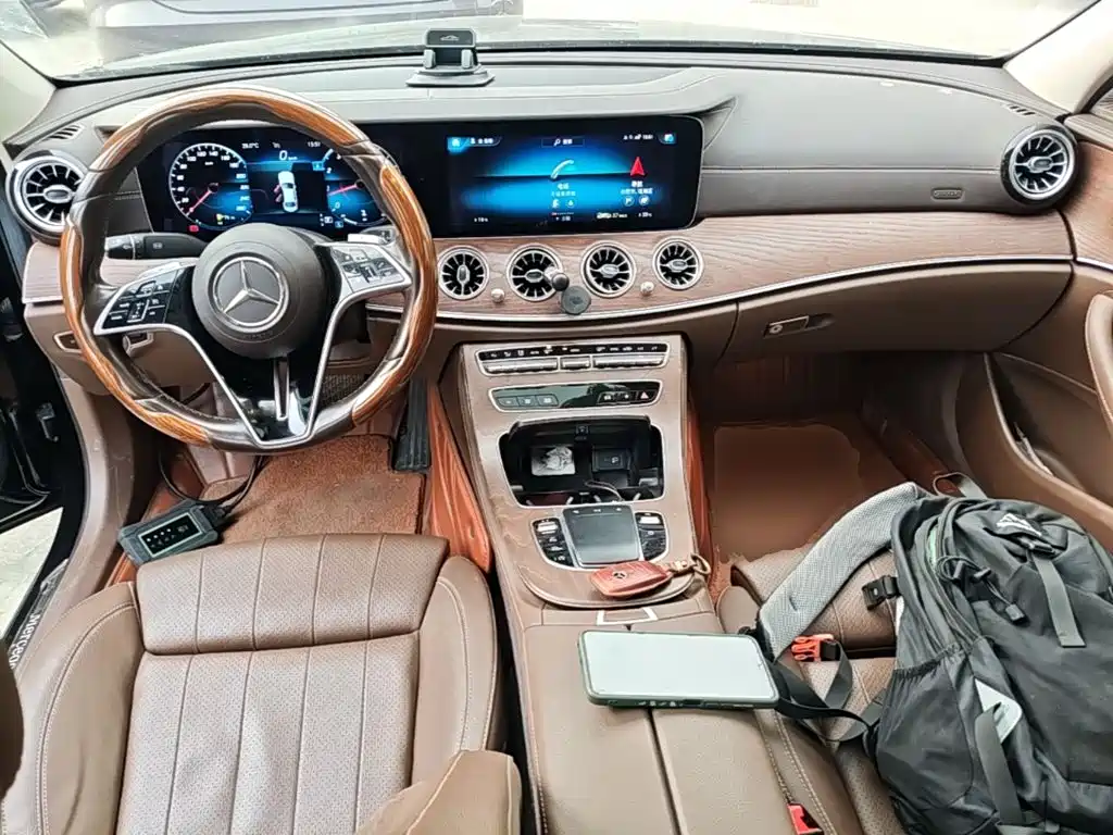 Фото 10 - Mercedes-Benz E-Class
