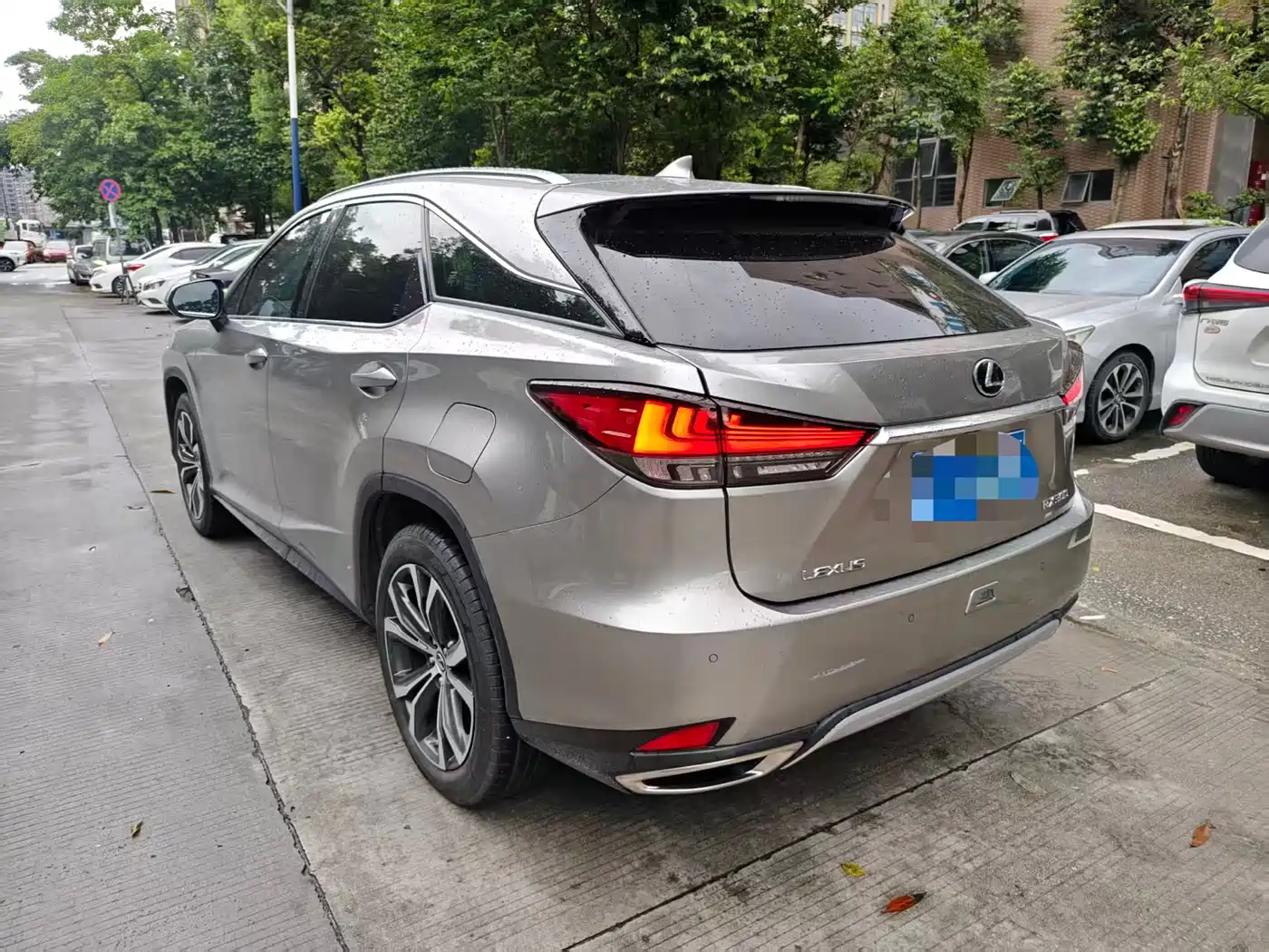 Photo 7 - Lexus RX