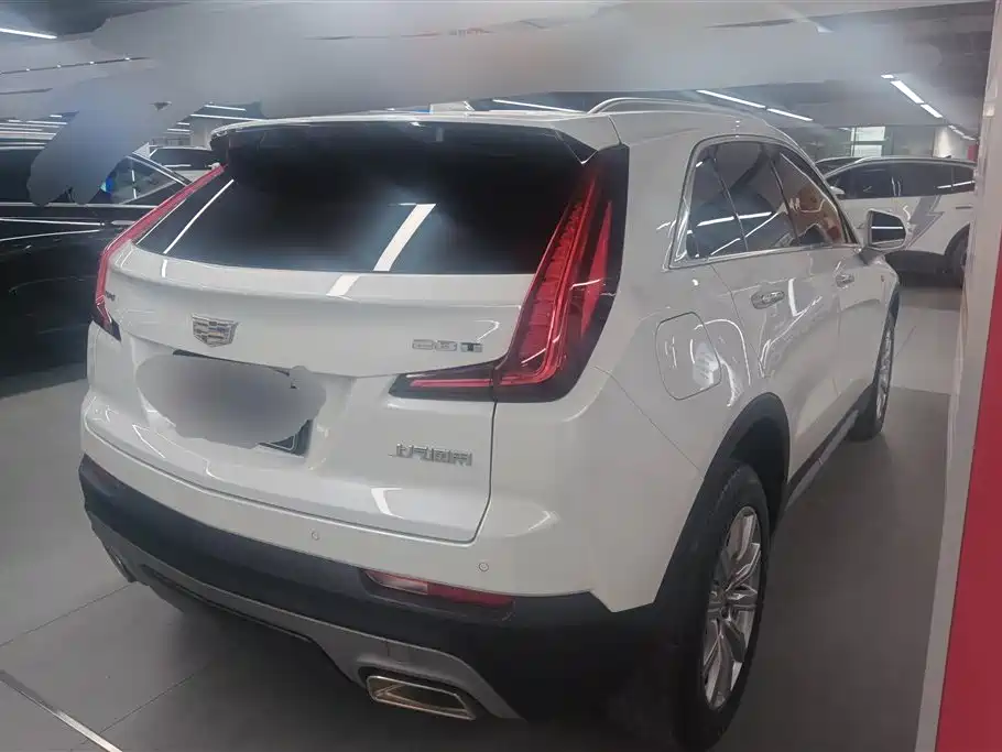 Cadillac XT4 2021 28T FWD Premium Edition фото 3