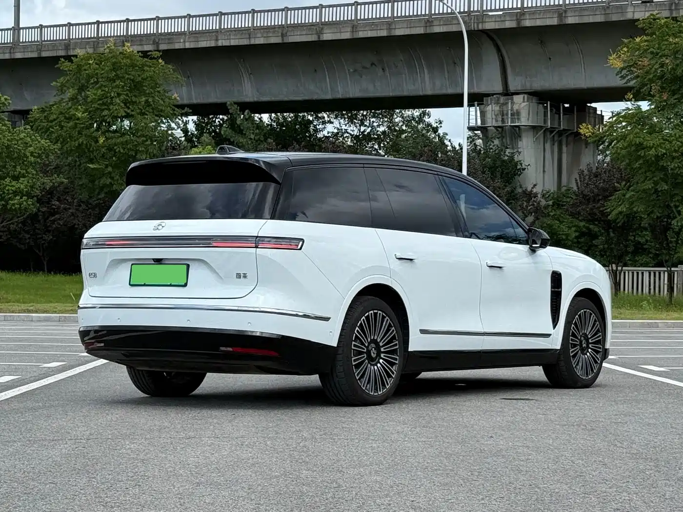NIO ES8 2026 2025 Model 6-Seat Executive Luxury Edition