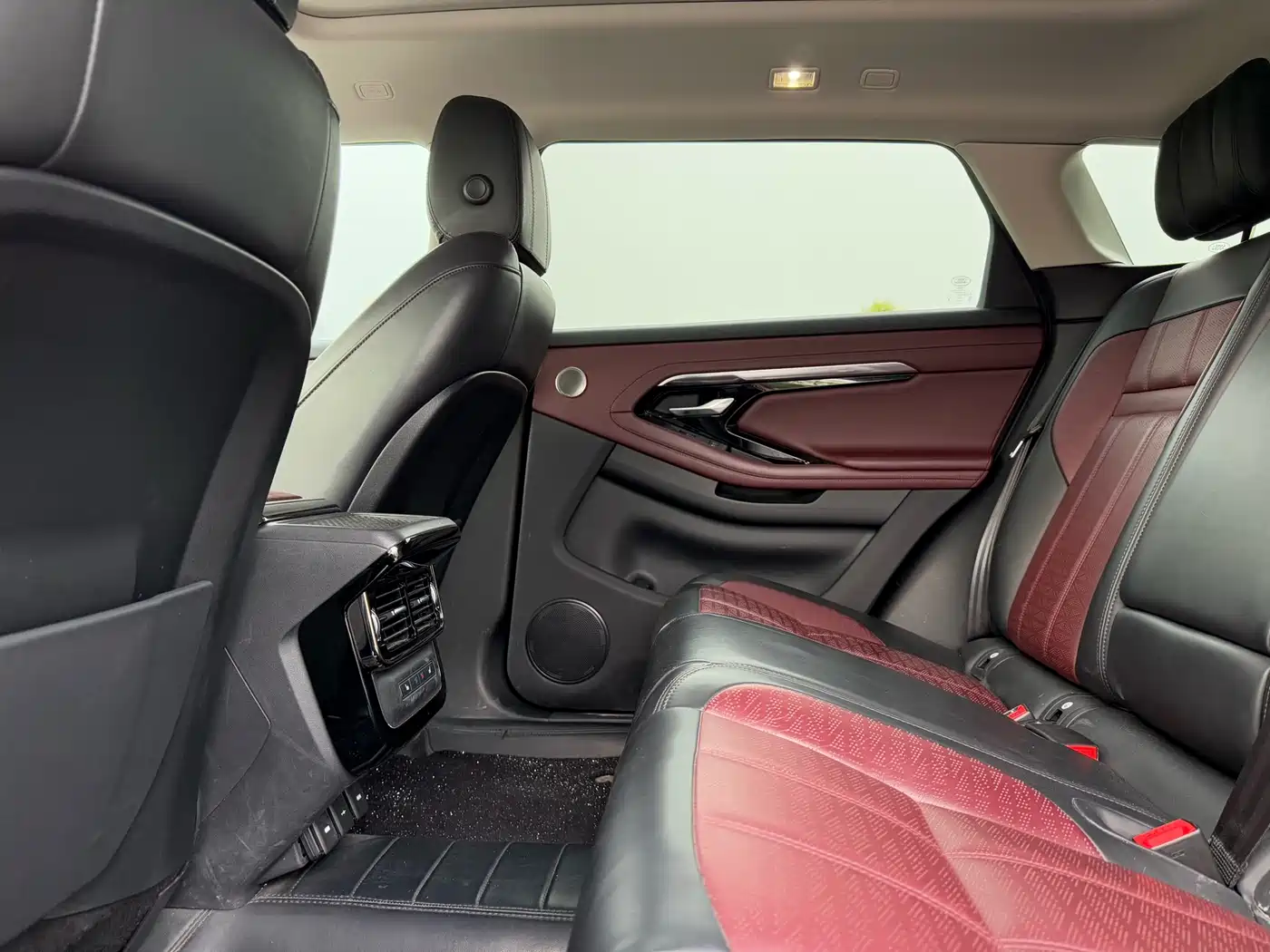 Land Rover Range Rover Evoque 2021 Range Rover Evoque L 249PS R-Dynamic HSE Luxury Edition фото 10