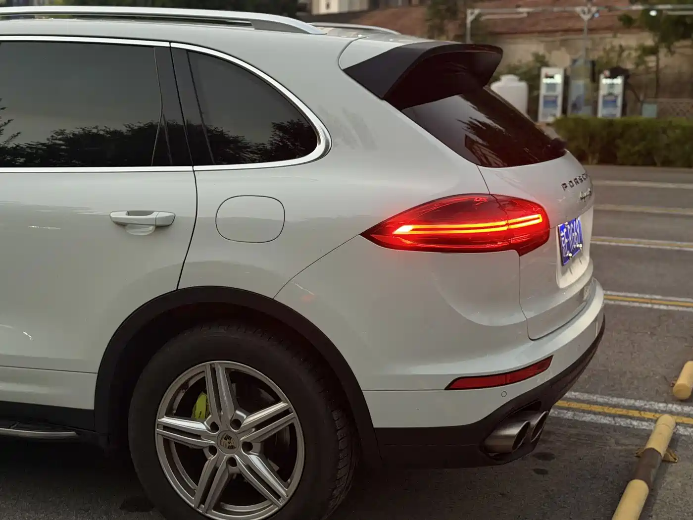 Porsche Cayenne New Energy 2015 2015 Cayenne S E-Hybrid 3.0T