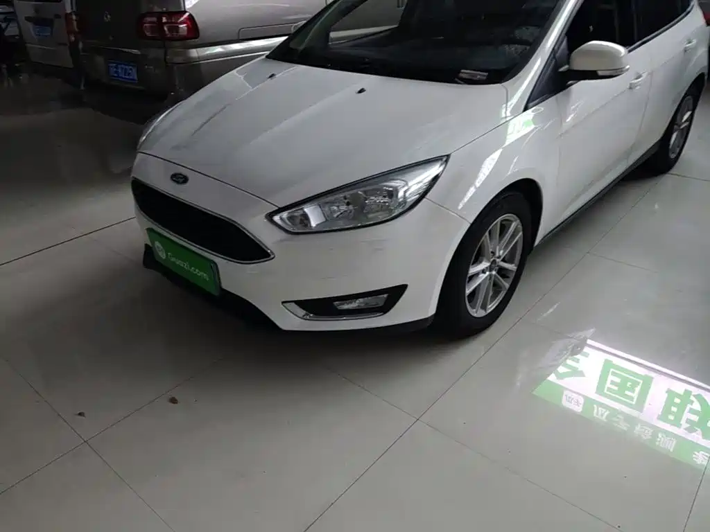 Фото 24 - Ford Focus
