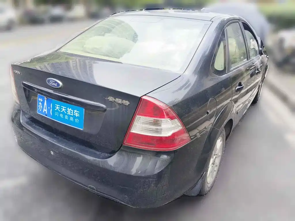 Ford Focus 2010 2011 Sedan 1.8L Manual Comfort