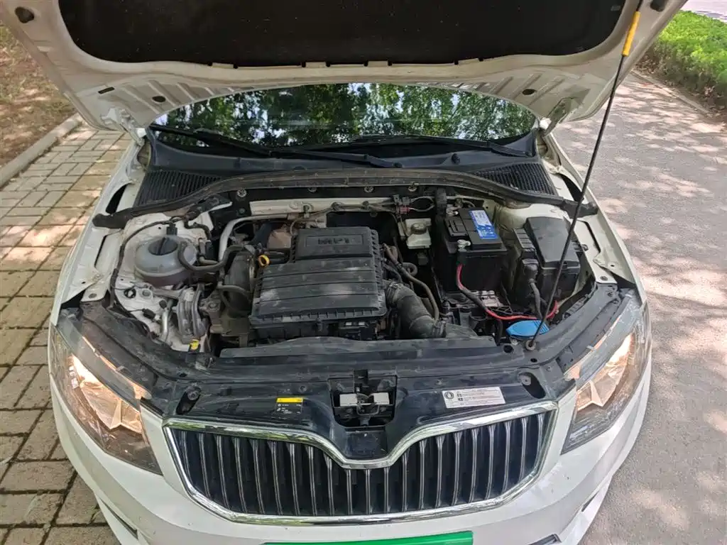 Škoda Octavia 2017 1.6L Manual ChuangXing фото 20