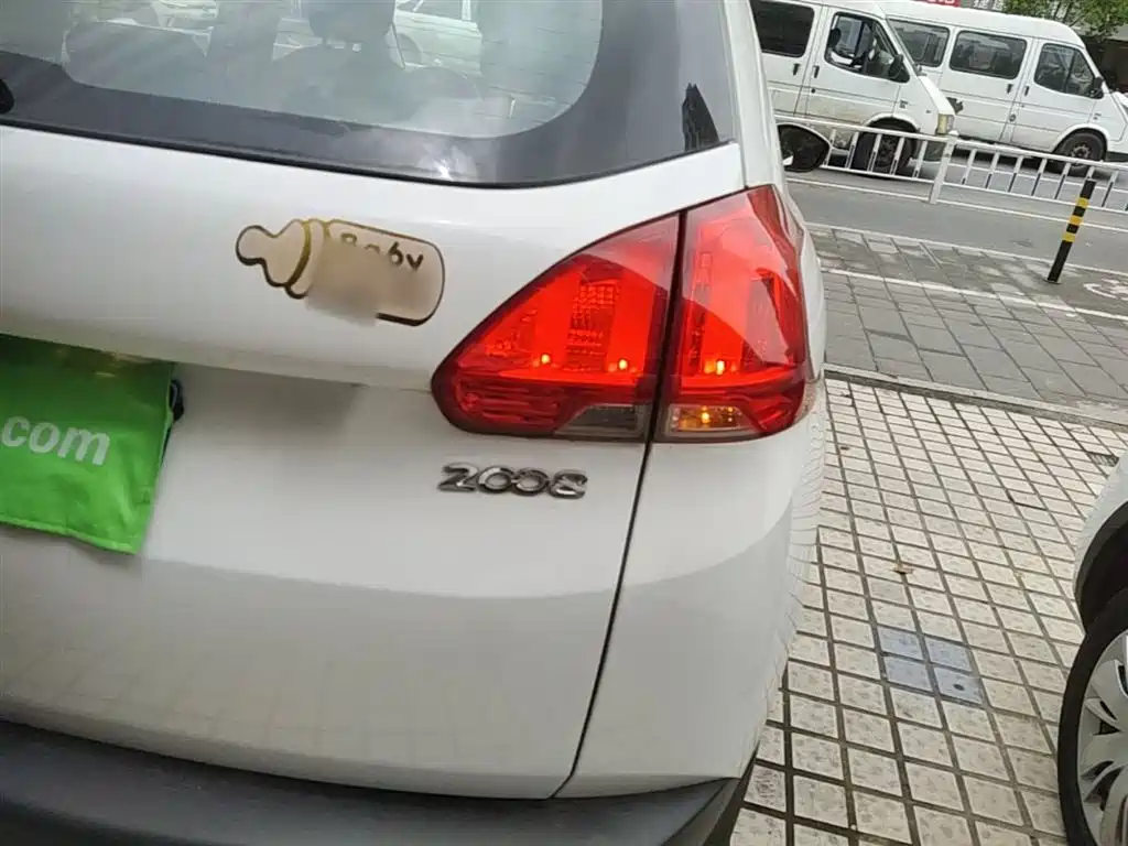 Peugeot 2008 2014 1.6L Automatic Fashion Edition фото 8