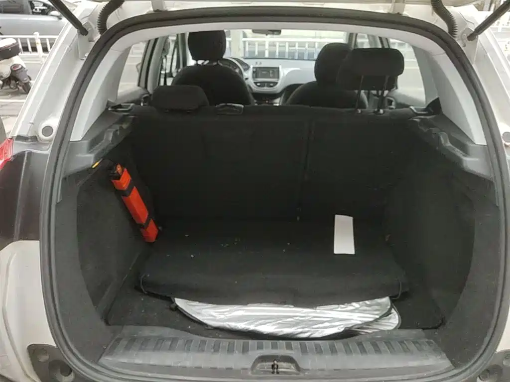 Peugeot 2008 2014 1.6L Automatic Fashion Edition фото 19