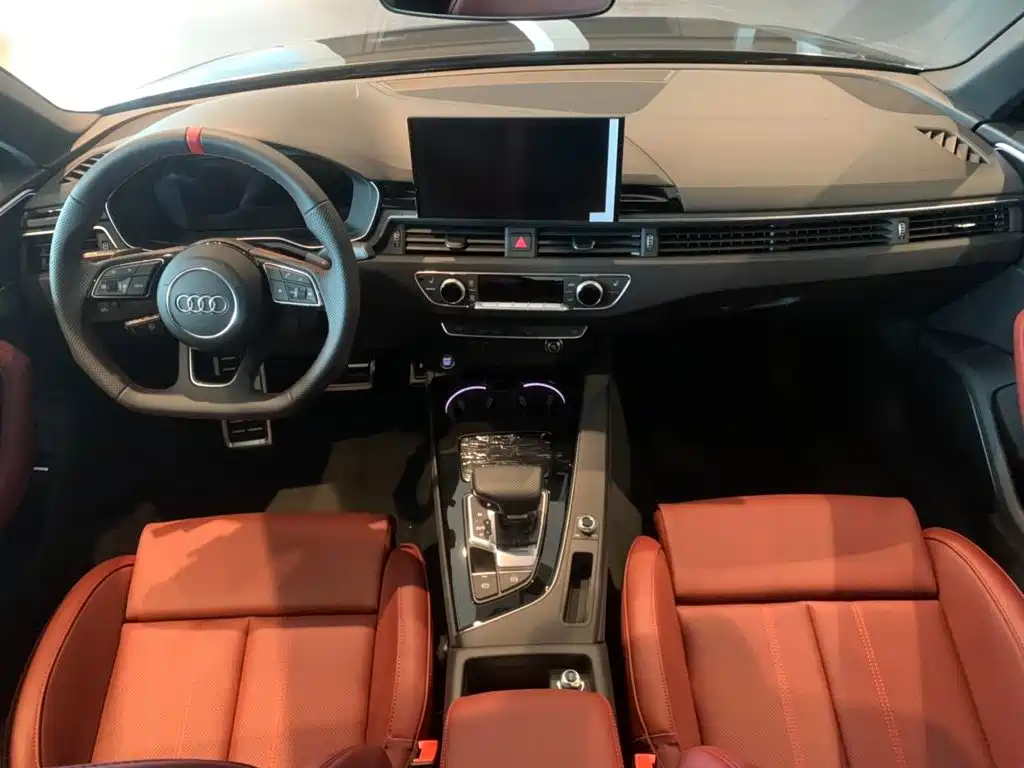 Фото 6 - Audi A4L