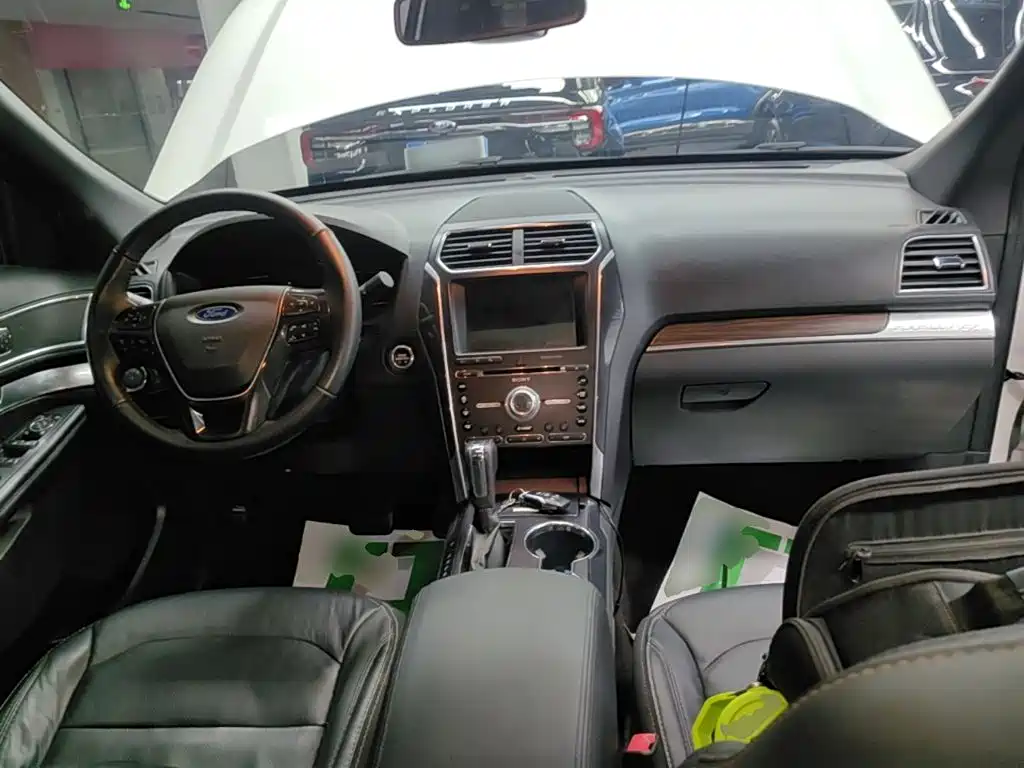 صورة 10 - Ford Explorer (Import)