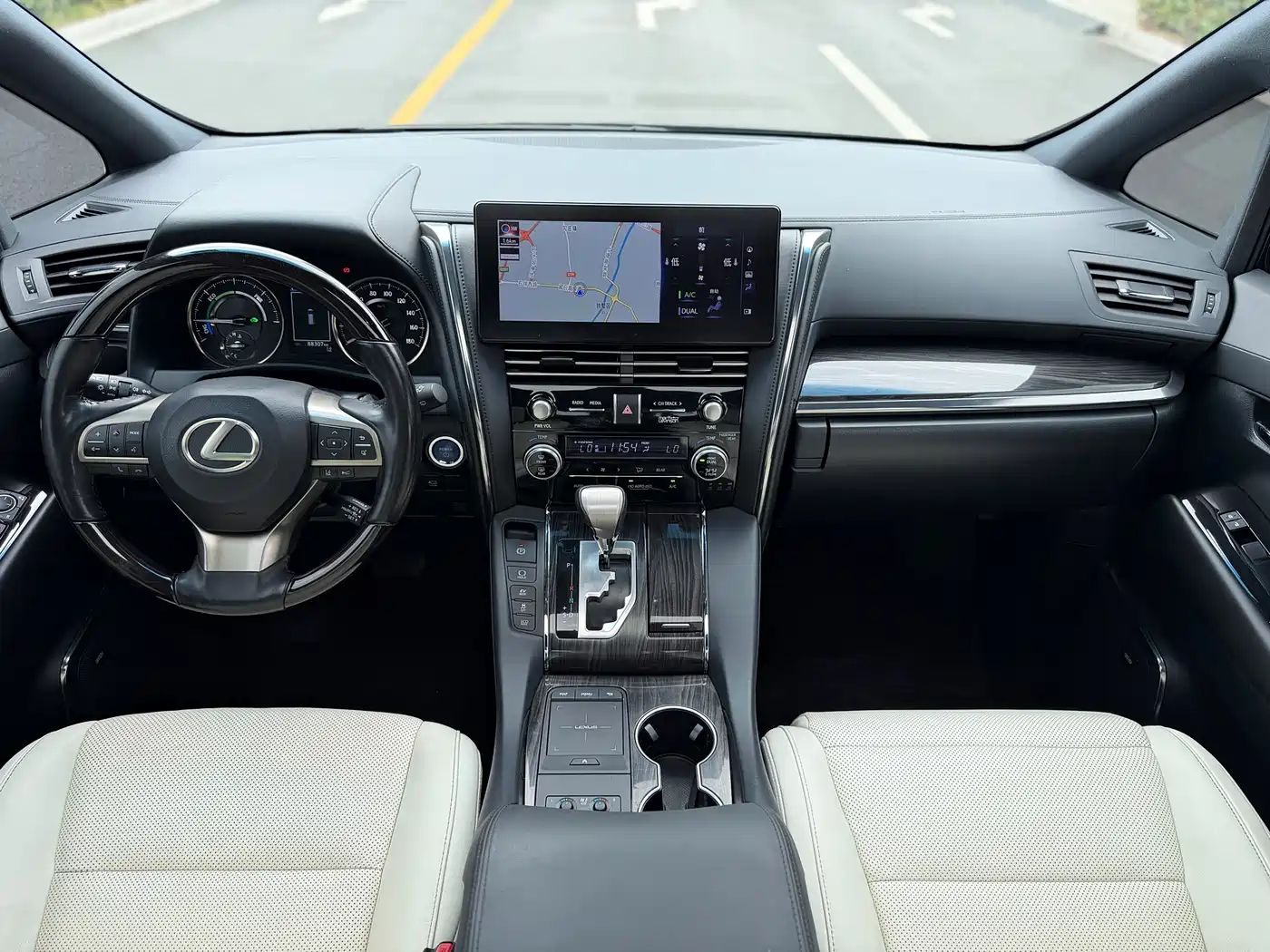 Lexus LM 2020 300h Seven-Seater Elegance Edition фото 14