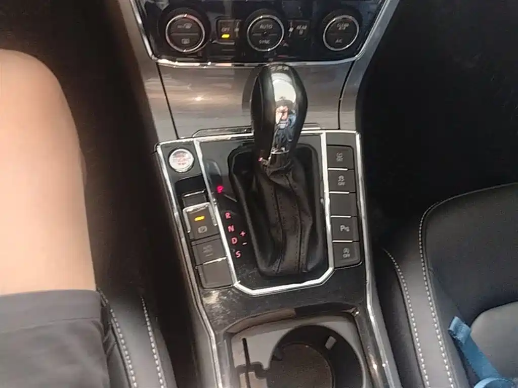 Volkswagen Passat 2017 280TSI DSG Prestige фото 14
