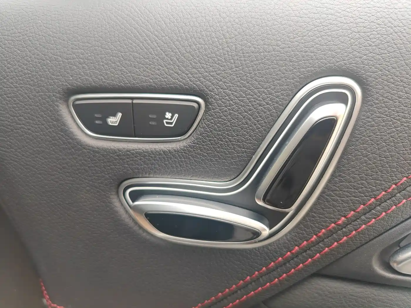 BYD Tang New Energy 2018 DM 2.0T AWD Smart Connection Enjoy Edition 7-Seater China V фото 10