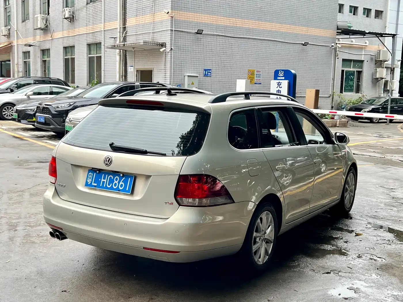 Volkswagen Golf (Import) 2011 Model 1.4TSI Luxury Touring фото 6