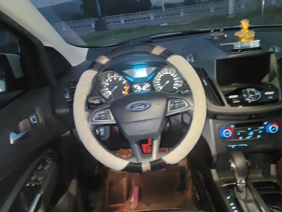 Ford Kuga 2019 2018 EcoBoost 180 FWD Wing