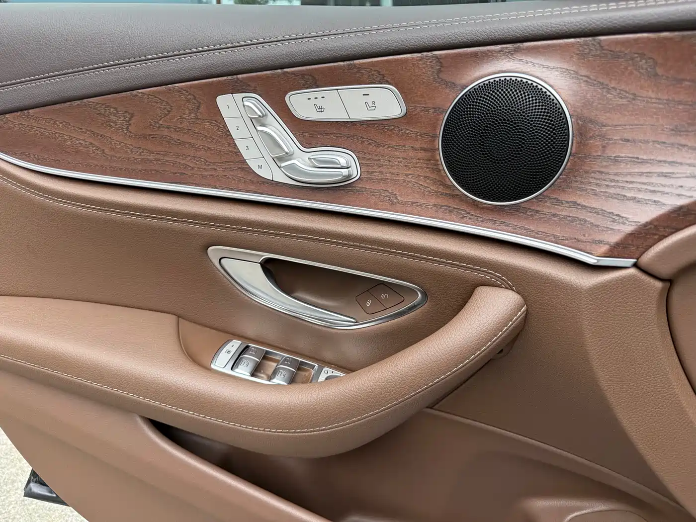 Mercedes-Benz E-Class 2023 E 300 L Fashion фото 4