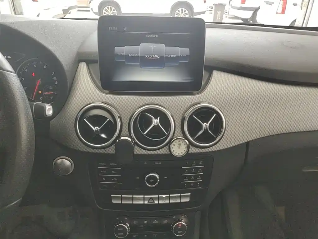 Mercedes-Benz B-Class 2017 B 200 Style фото 13