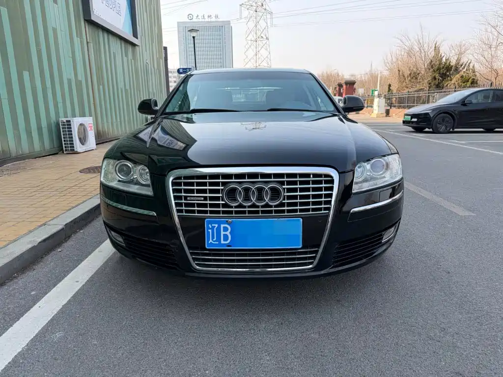 Фото 2 - Audi A8