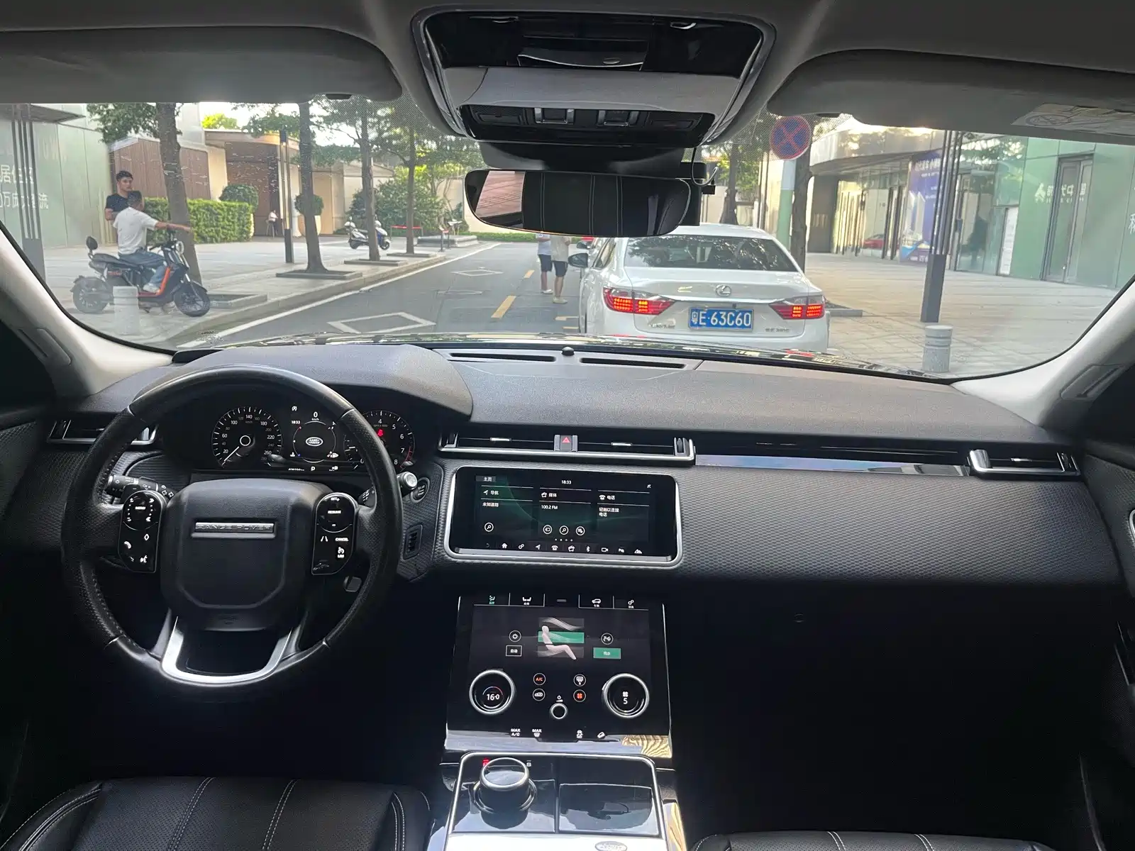 صورة 25 - Land Rover Range Rover Velar