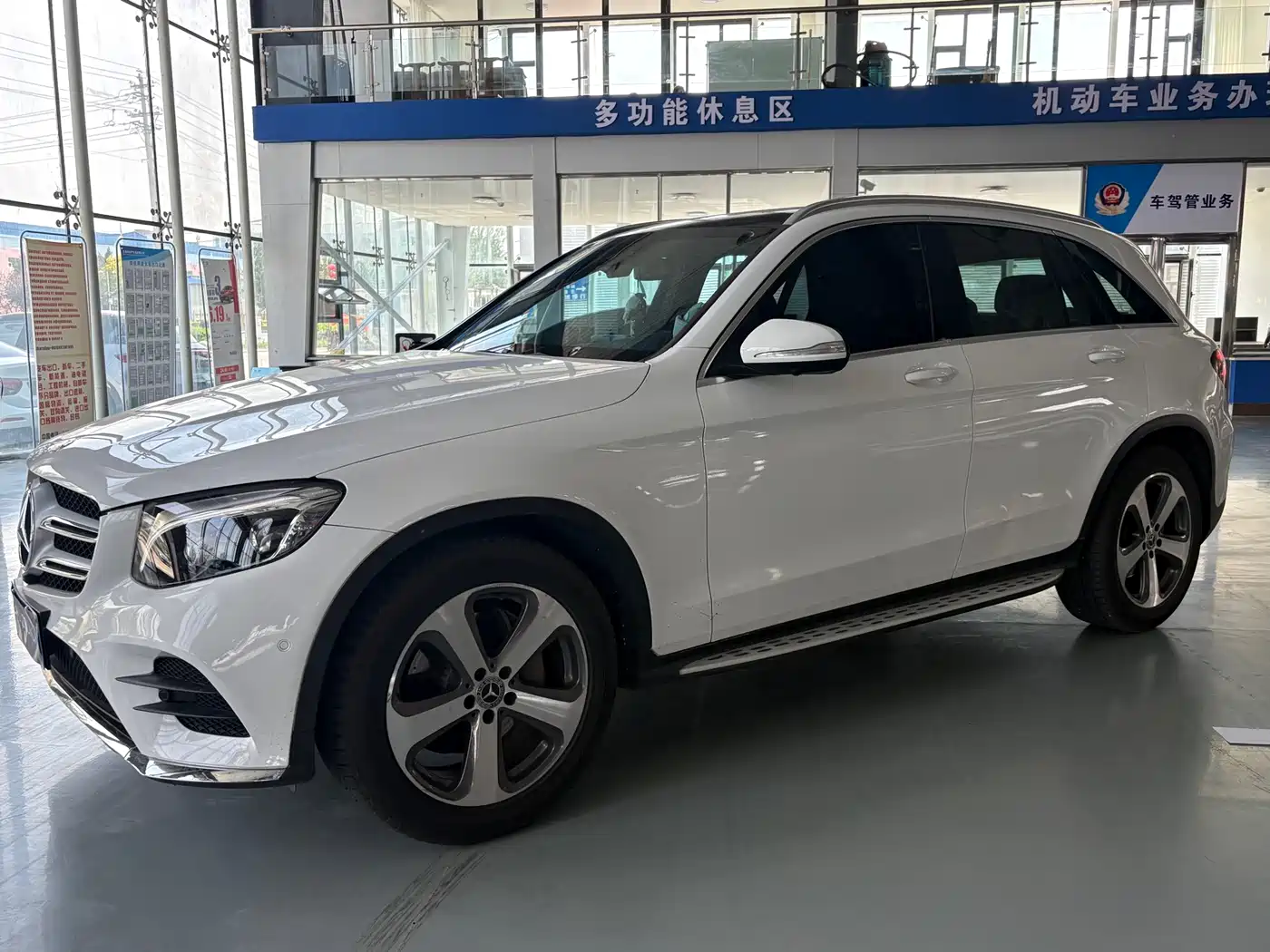 Mercedes-Benz GLC 2017 GLC 300 4MATIC Dynamic фото 3