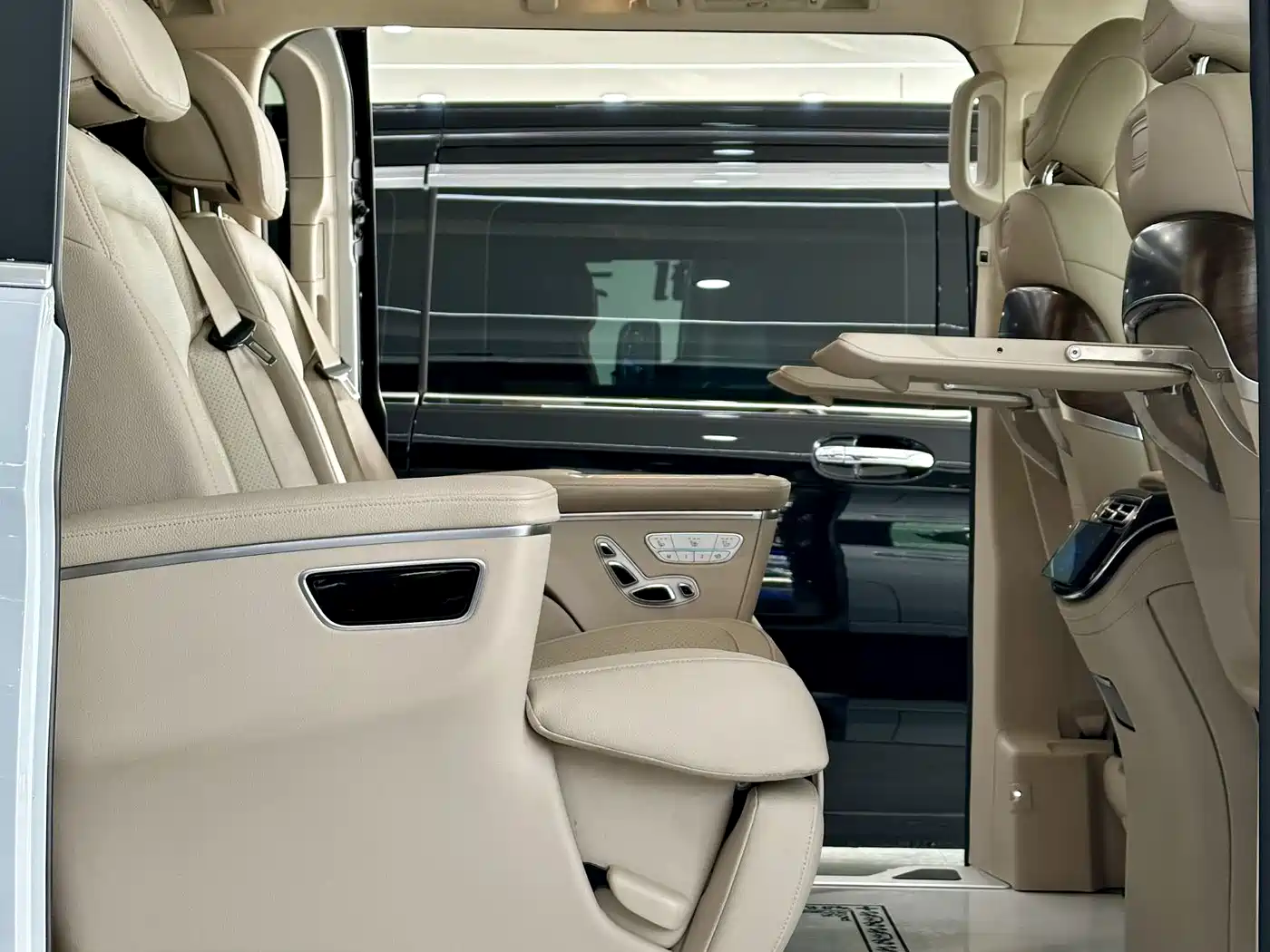 Mercedes-Benz V-Class 2022 V 260 L Long Wheelbase Prestige Edition фото 18