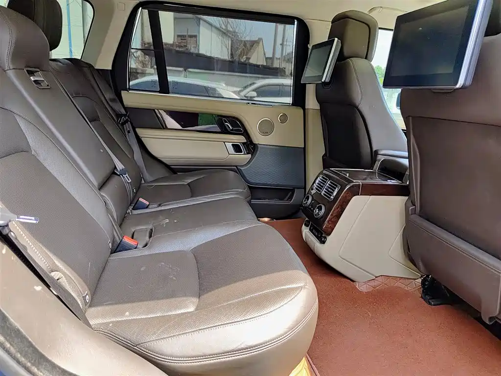 Land Rover Range Rover 2021 3.0 L6 Heritage Extended Classic Edition фото 11