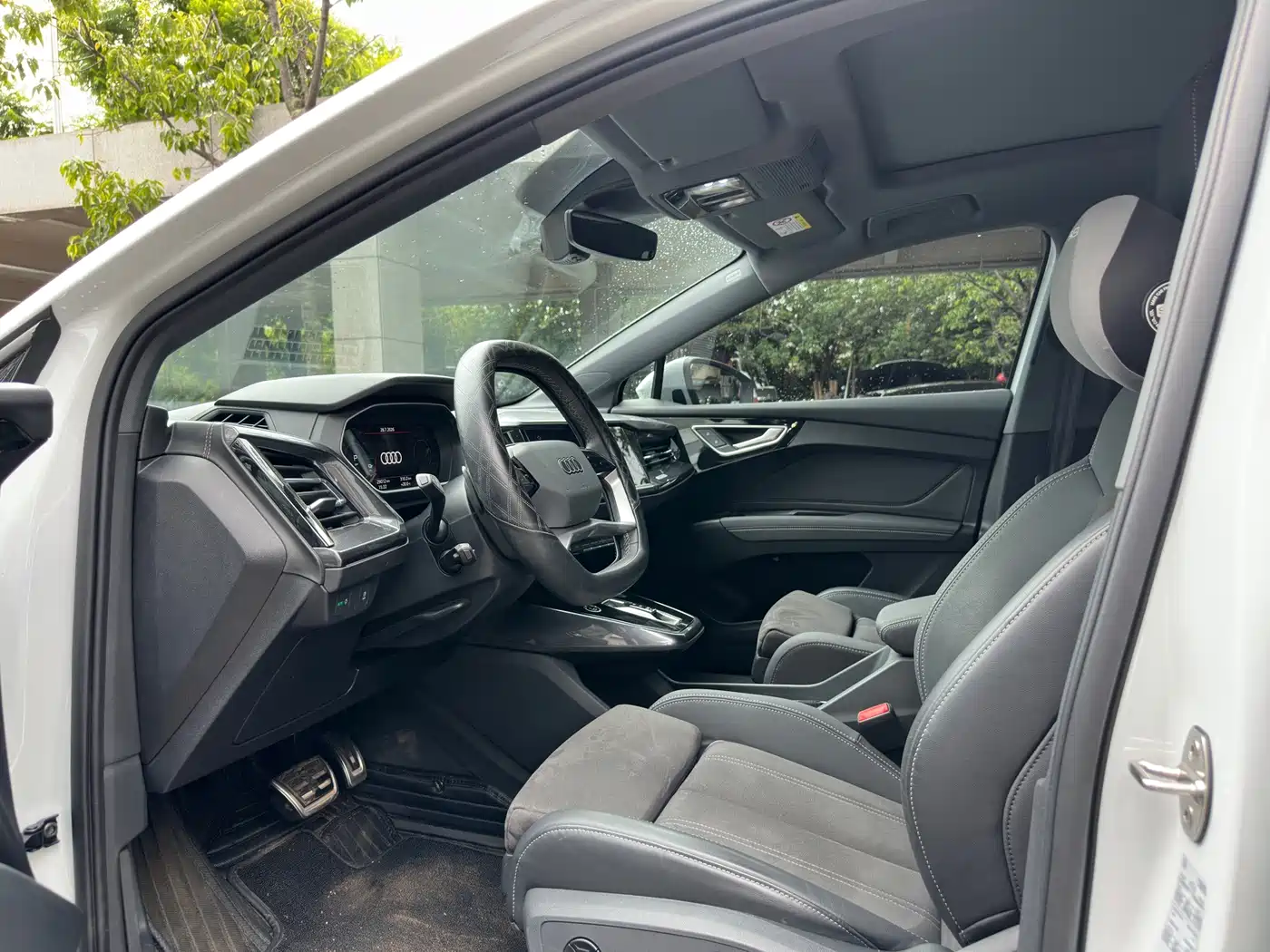 Photo 4 - Audi Q4 e-tron
