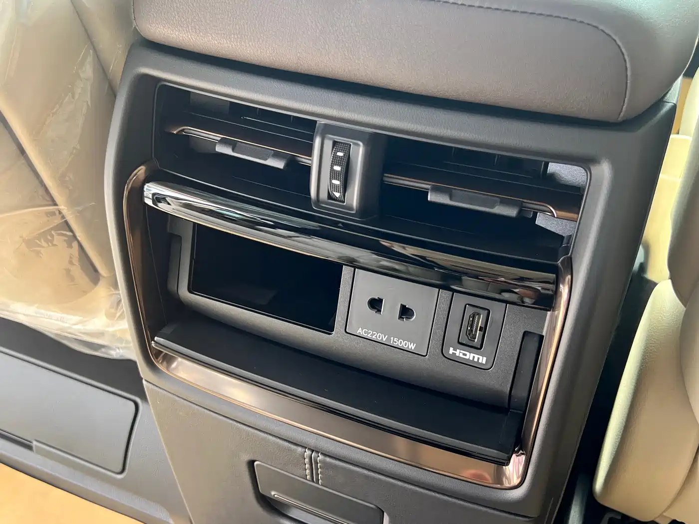 Toyota Alphard 2024 Hybrid 2.5L Ultimate Enjoyment Edition фото 17