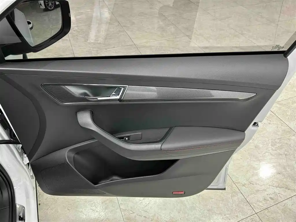 Škoda Karoq 2023 TSI280 Luxury Edition фото 12
