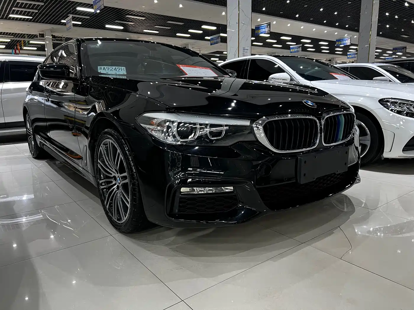 BMW 5 Series 2018 530Li Leading M Sport Package фото 3
