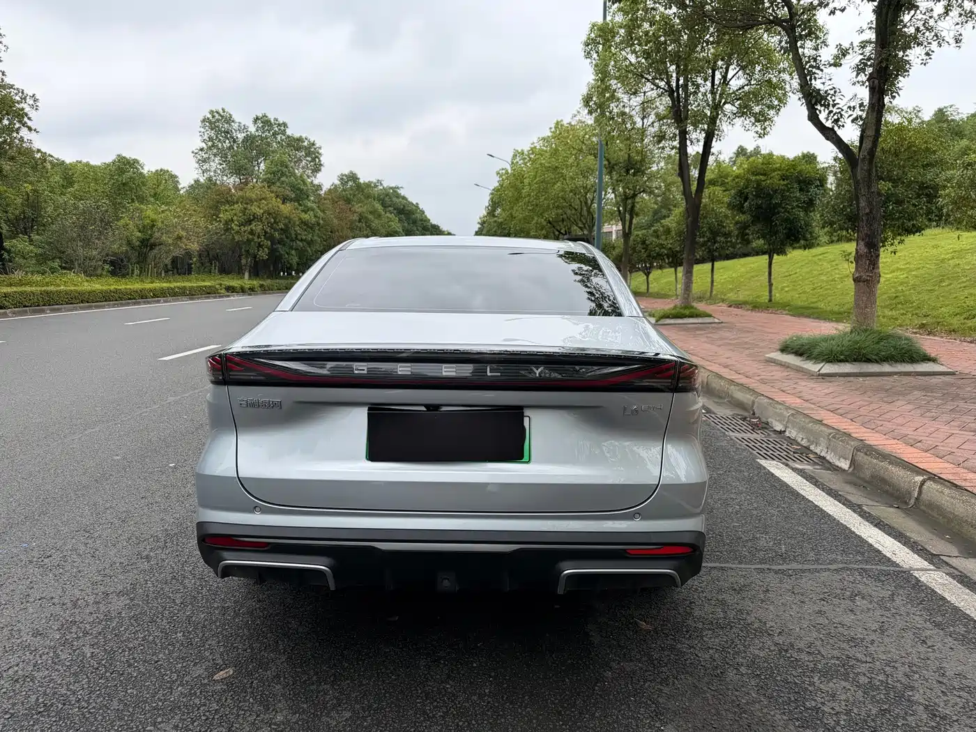 Geely Galaxy Galaxy L6 2025 2025 EM-i 140km Voyage Edition