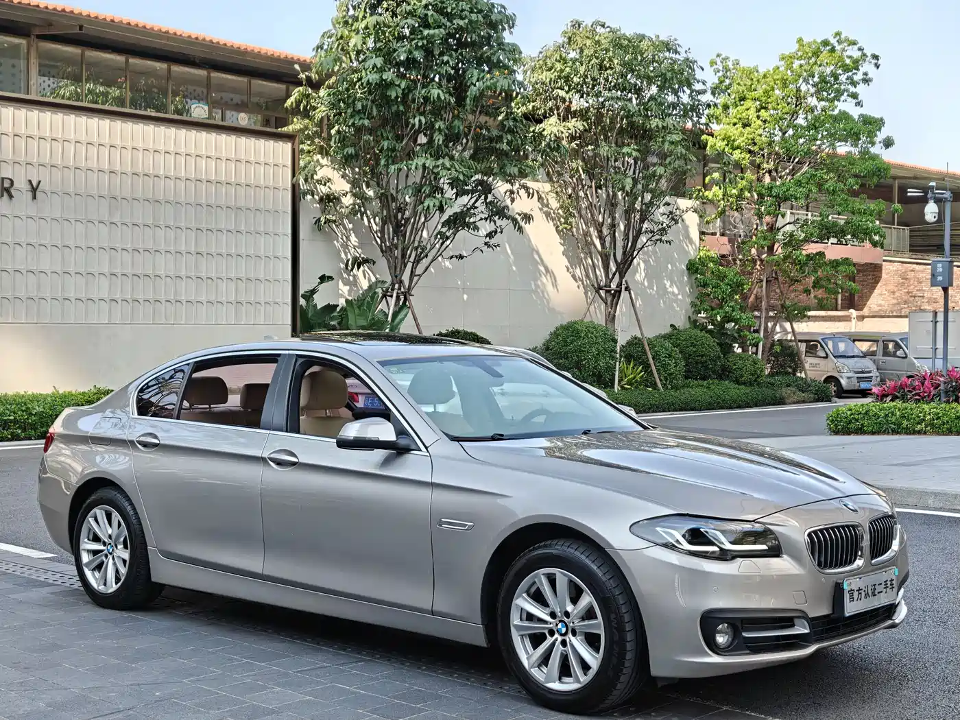 BMW 5 Series 2013 520Li Elegance фото 3