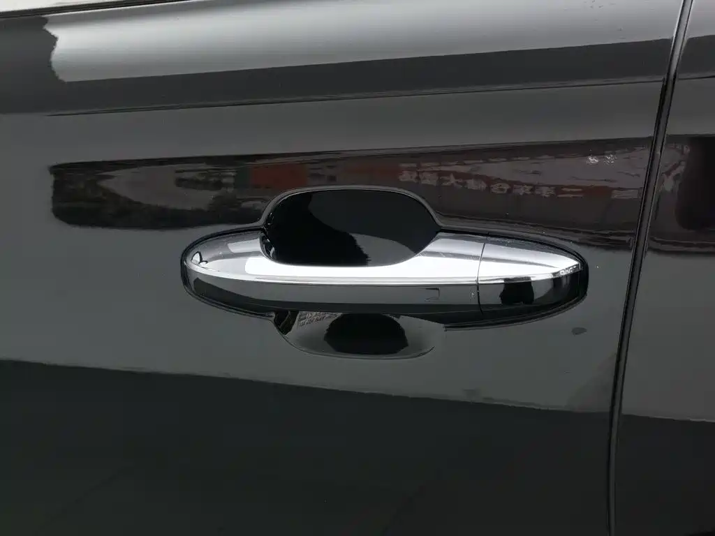 Photo 18 - Hongqi HS7