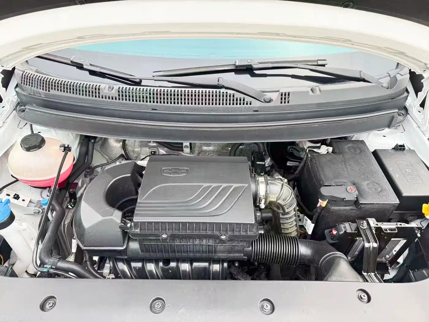 صورة 21 - Geely Vision X3