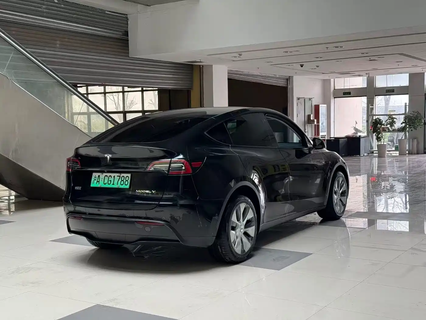TESLA MODEL Y