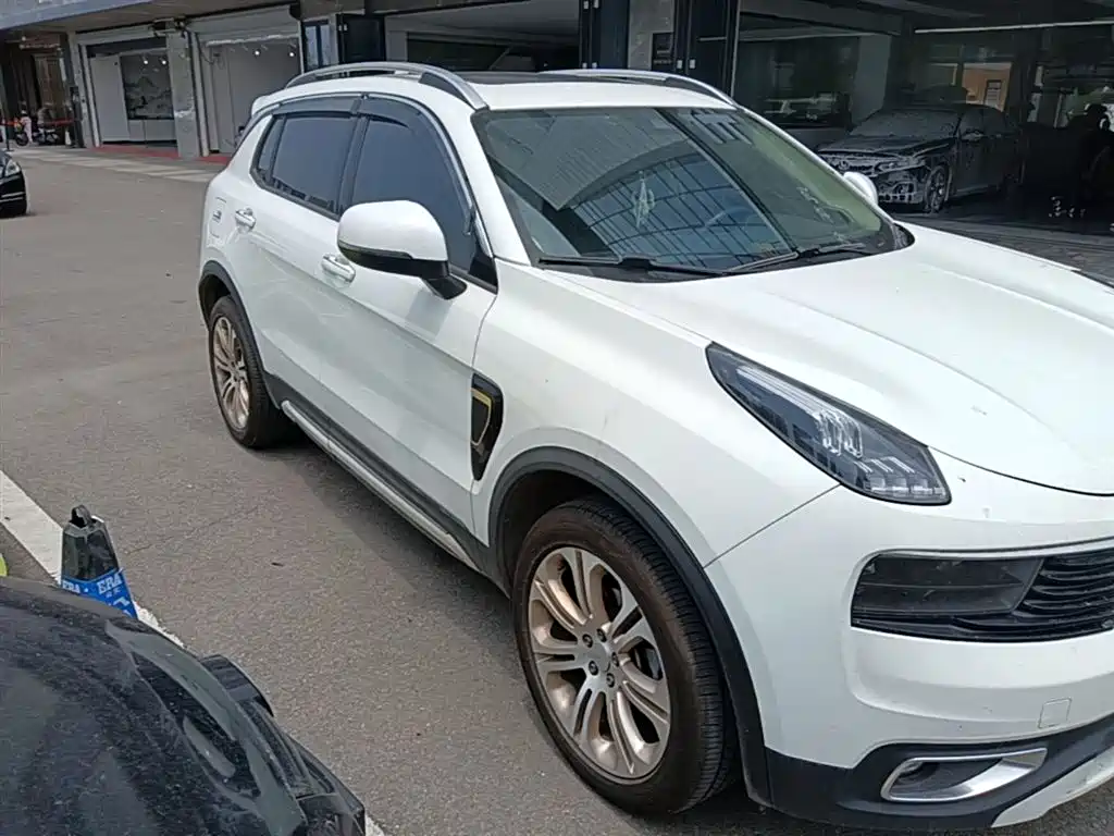 Lynk & Co 01 2017 2.0T 2WD Pro Version фото 4