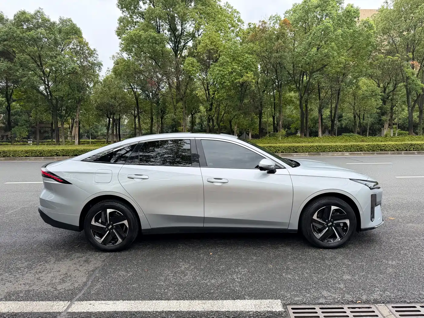 Geely Galaxy Galaxy L6 2025 2025 EM-i 140km Voyage Edition