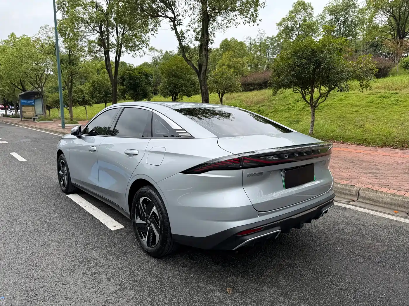 Geely Galaxy Galaxy L6 2025 2025 EM-i 140km Voyage Edition