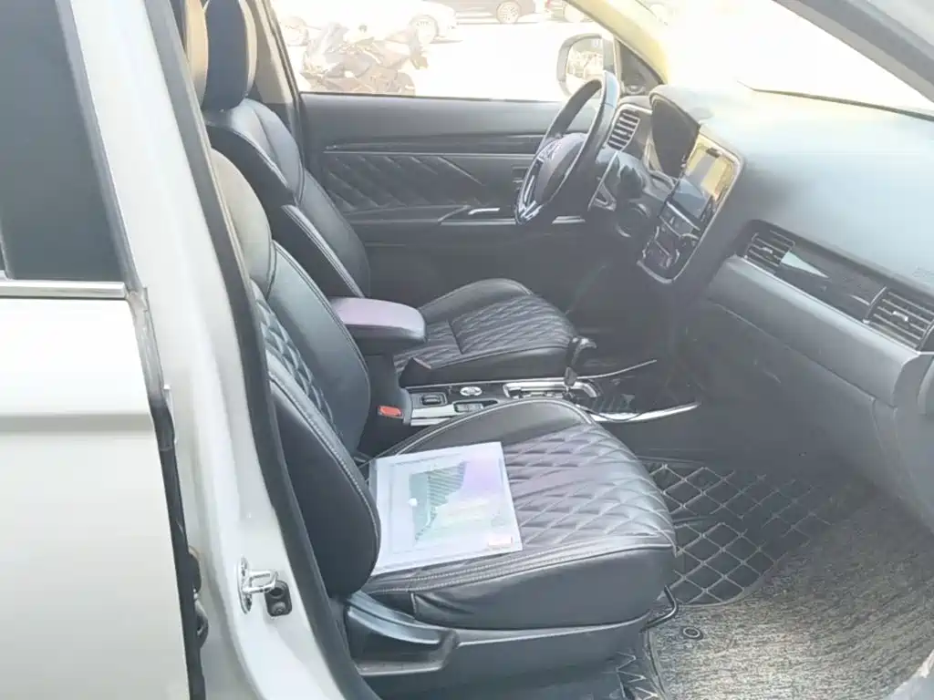 Mitsubishi Outlander 2022 2021 2.4L 4WD Yaodong Edition 5-seater