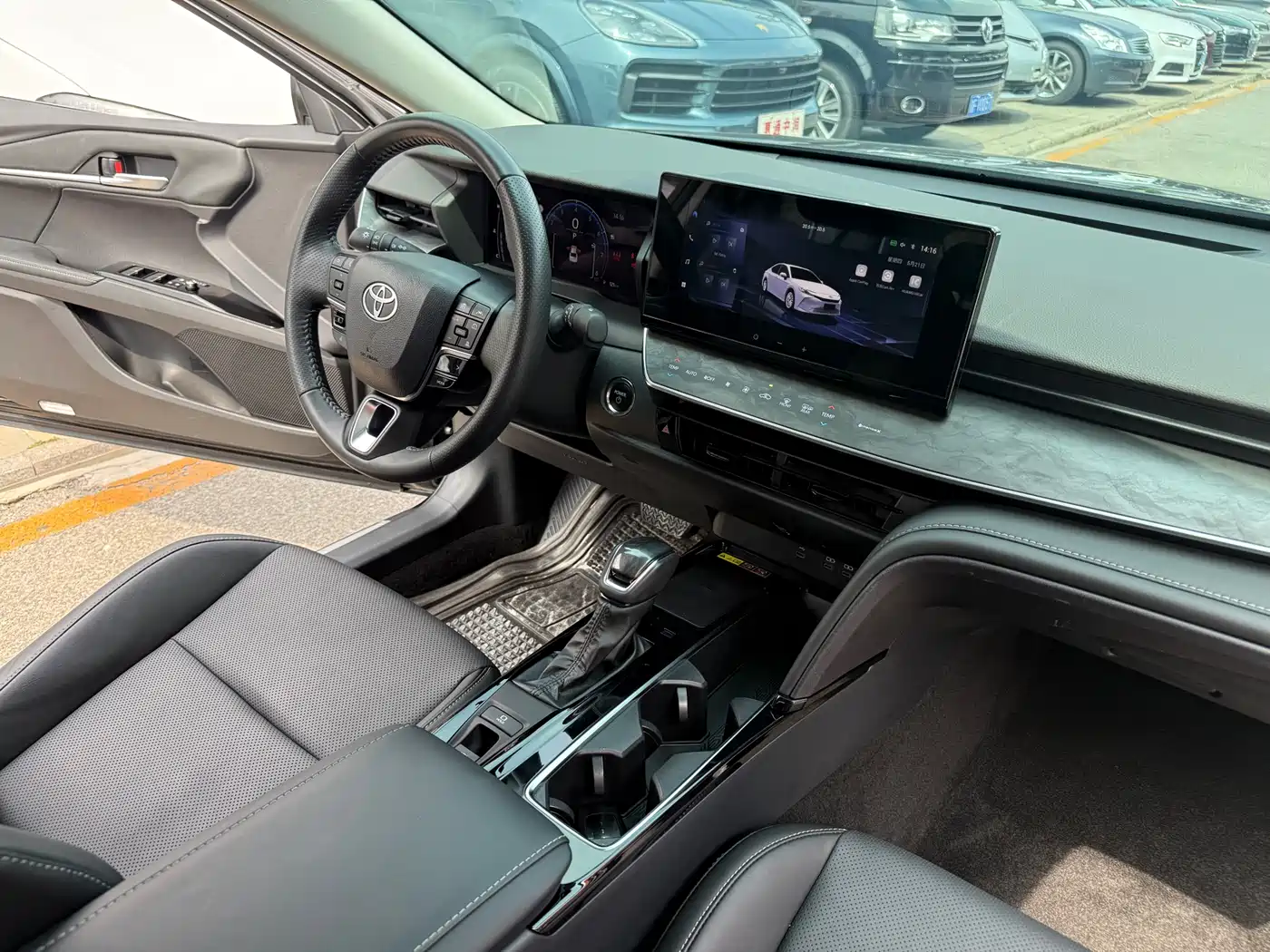 Toyota Camry 2024 Hybrid 2.0HGVP Luxury Edition фото 15