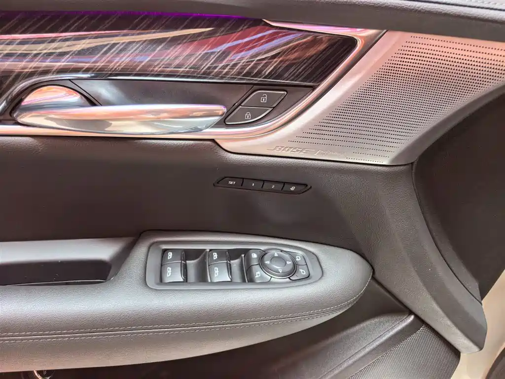 Cadillac XT6 2022 2.0T 6-Seater 4WD Luxury 120th Anniversary Limited Edition фото 15
