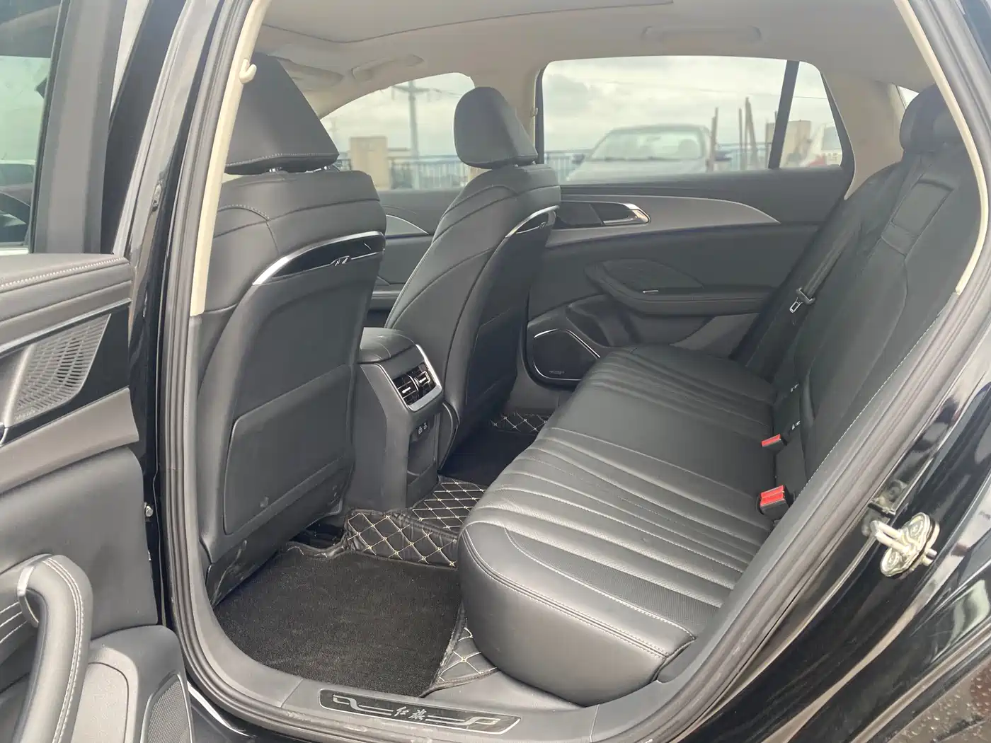 Hongqi H5 2024 2.0T Automatic Smart Connect Flag Smooth Edition фото 6