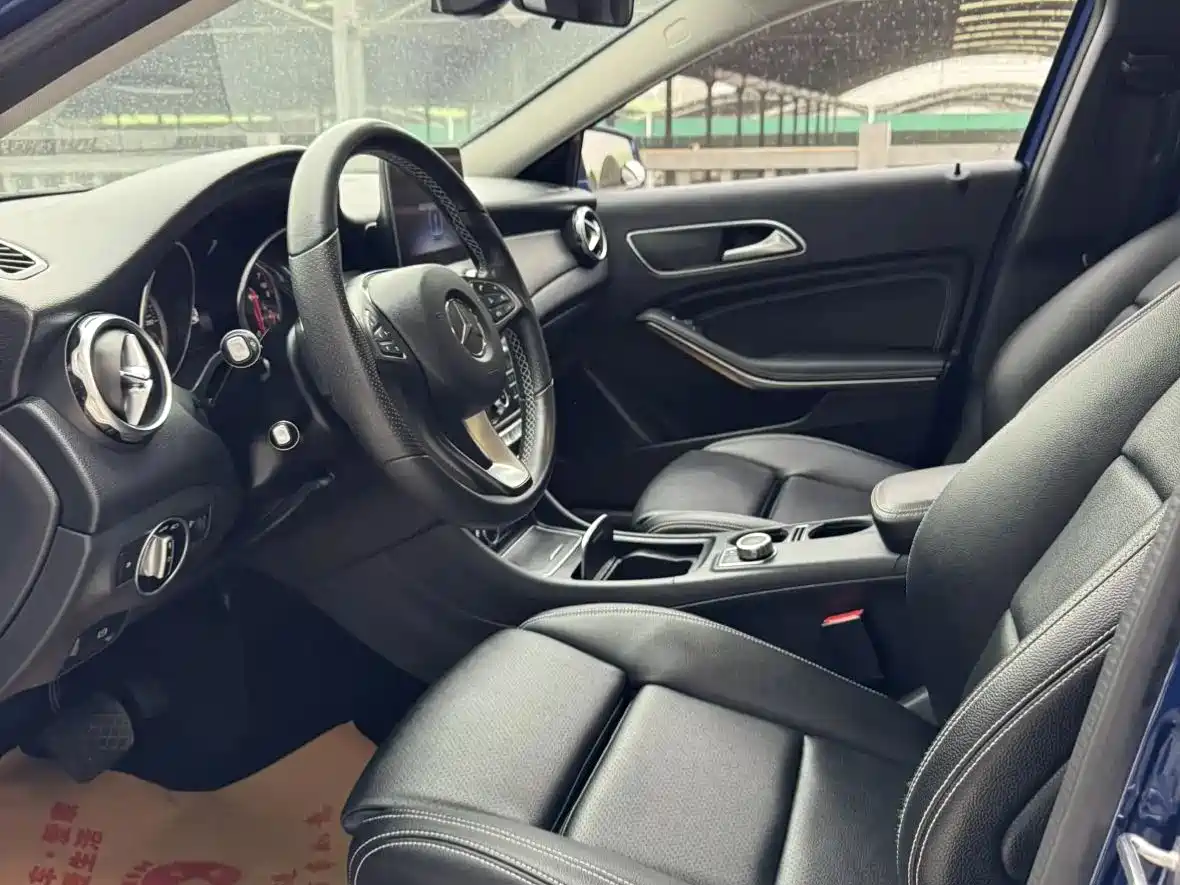 Mercedes-Benz GLA 2018 GLA 200 Dynamic фото 7