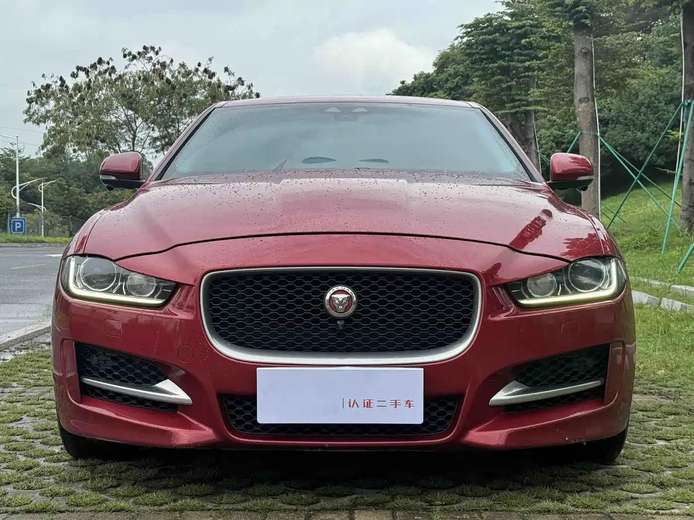 Jaguar XE 2015 2.0T 200PS R-Sport фото 2