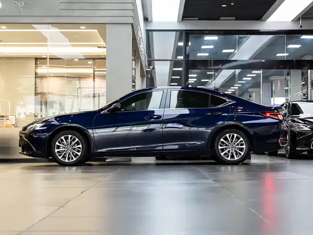 Lexus ES 2025 300h Ultimate Edition — фото 4