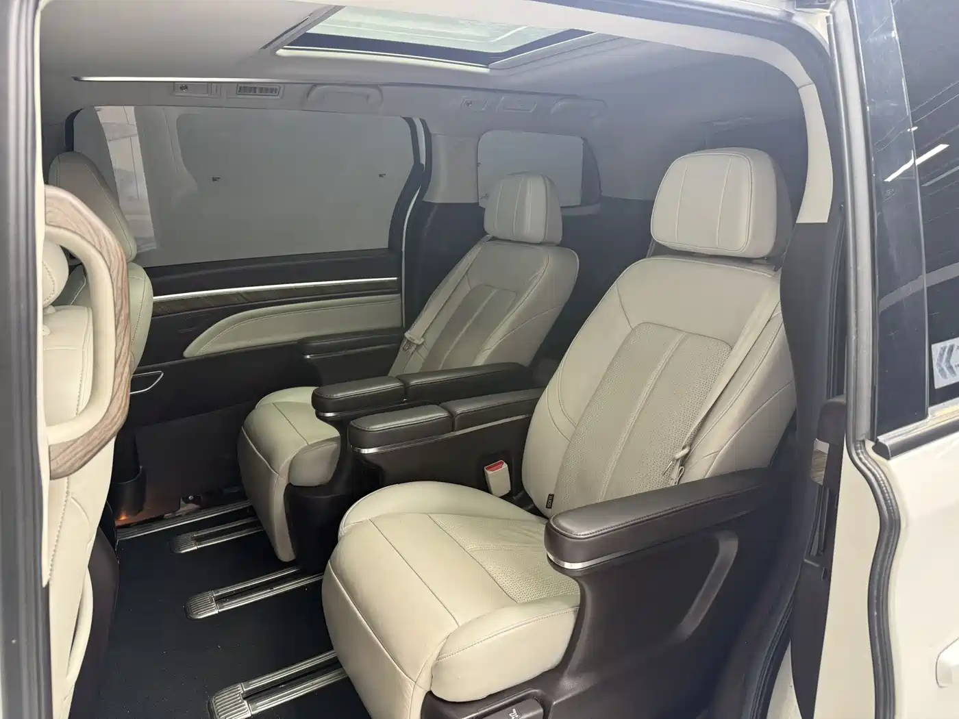 GAC Trumpchi Trumpchi M8 2021 Leading Show Series 390T Ultimate Edition фото 9