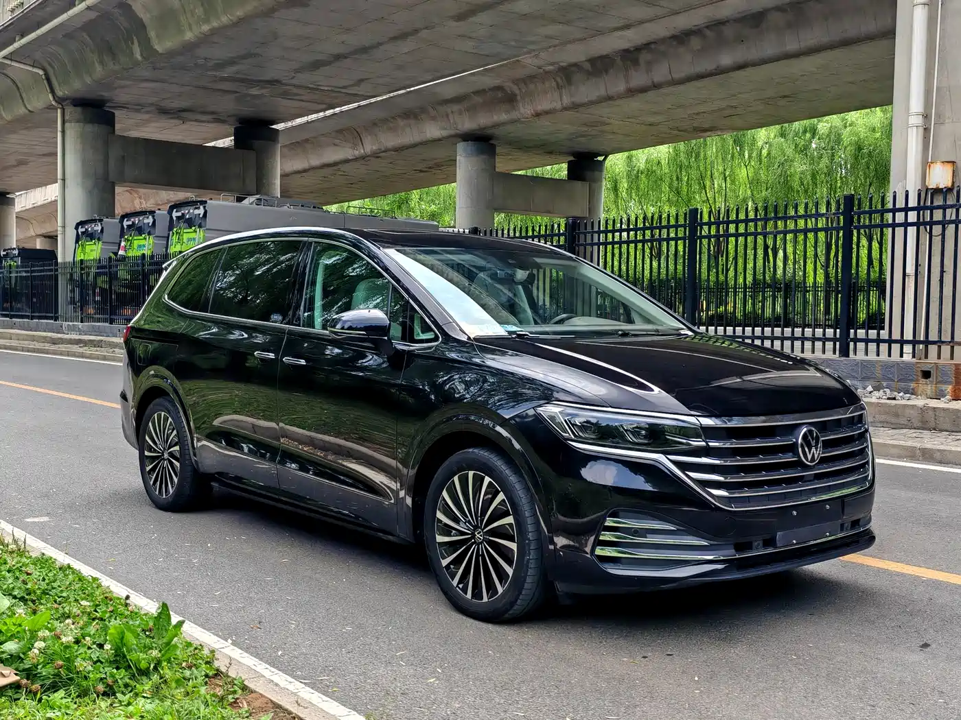 Volkswagen Viloran 2022 380TSI Premium Edition фото 19