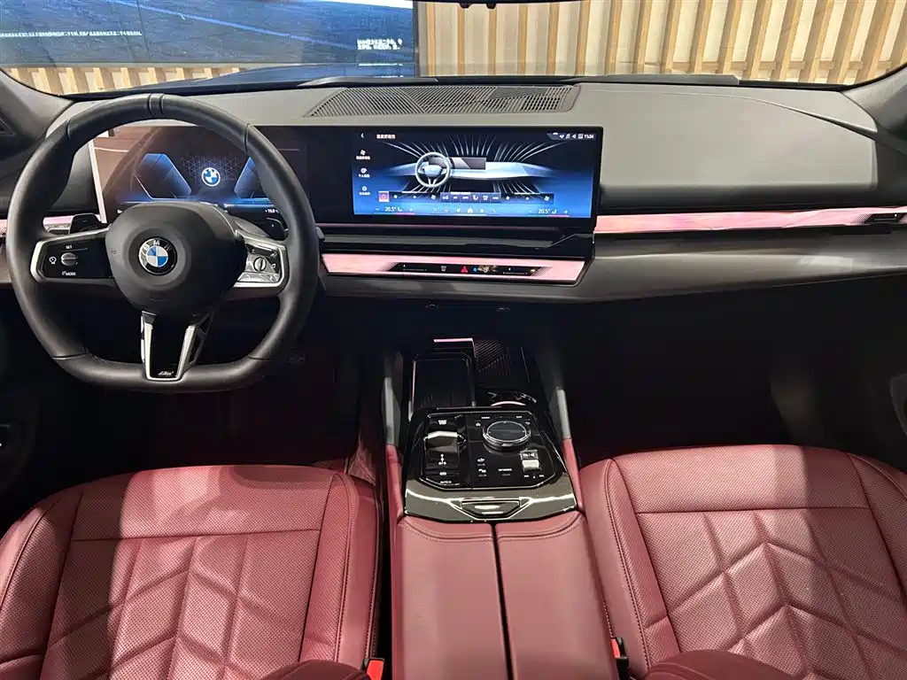 BMW 5 Series 2025 530Li Leading M Sport Package фото 8