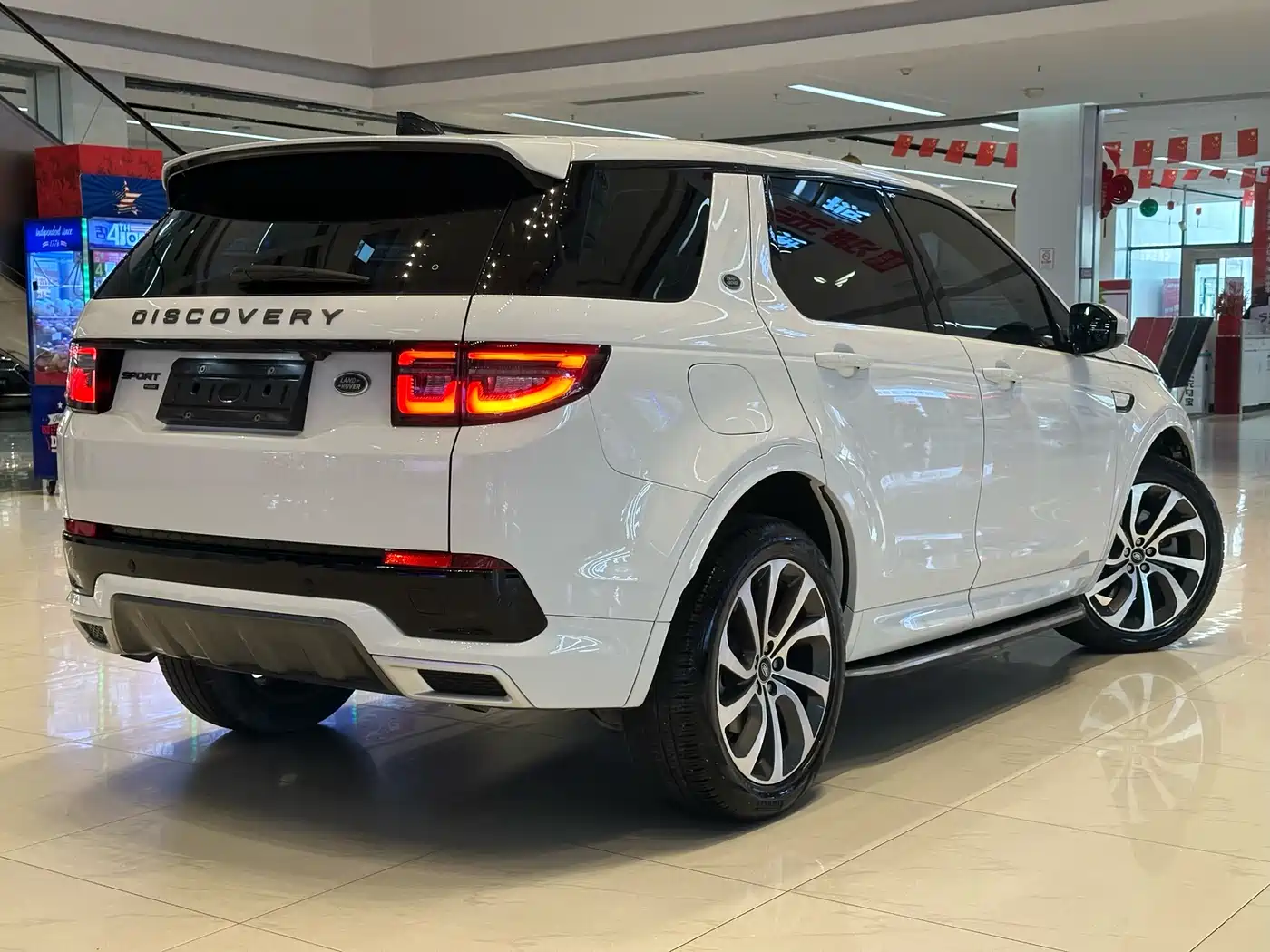 Land Rover Discovery Sport 2022 Model Facelift 249PS R-Dynamic S Performance Edition 5-seater фото 5