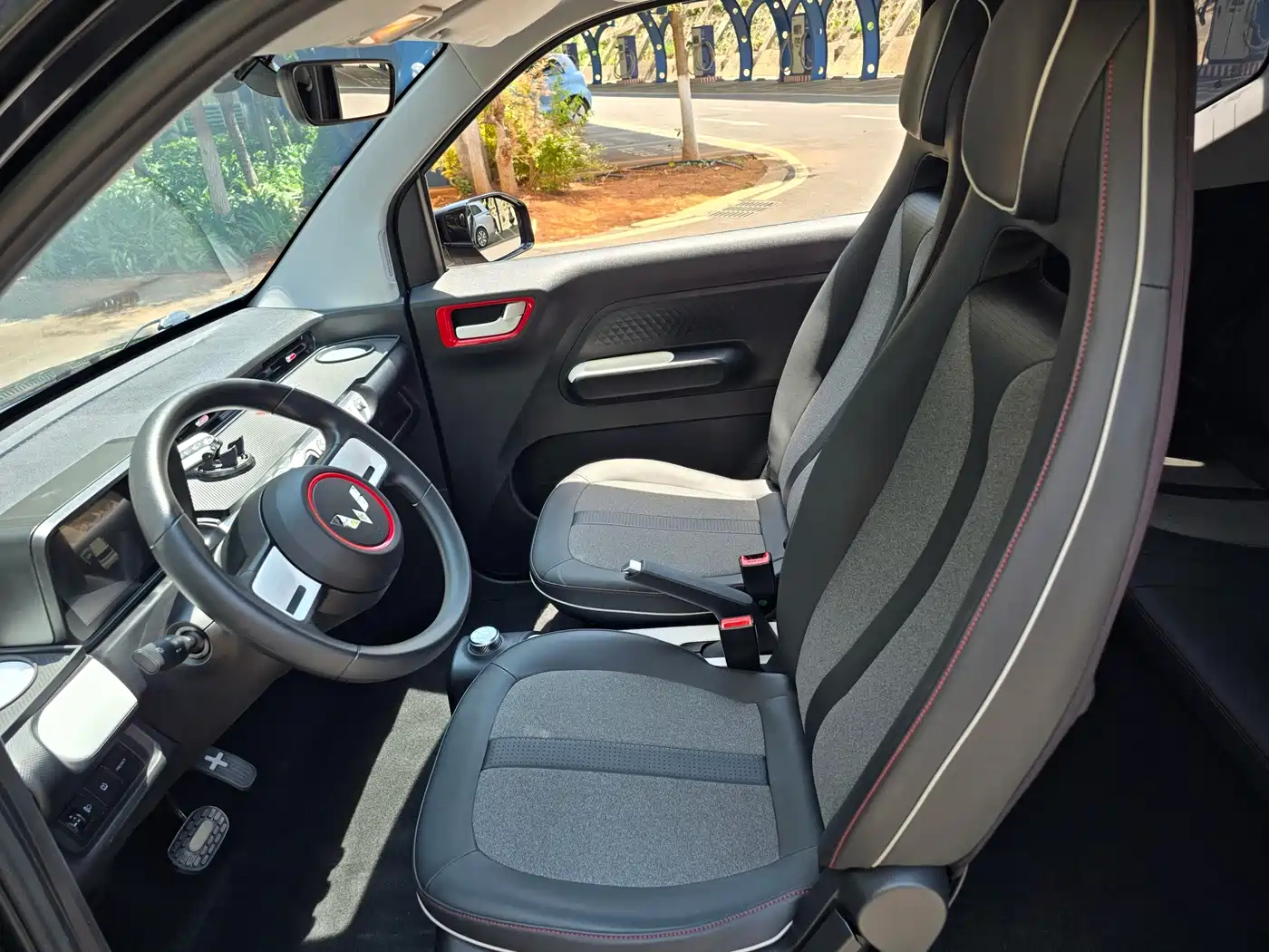 WULING AUTOMOBILE HONGGUANG MINIEV