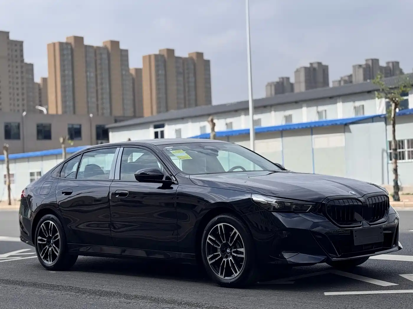 BMW 5 Series 2025 530Li Leading M Sport Package фото 3